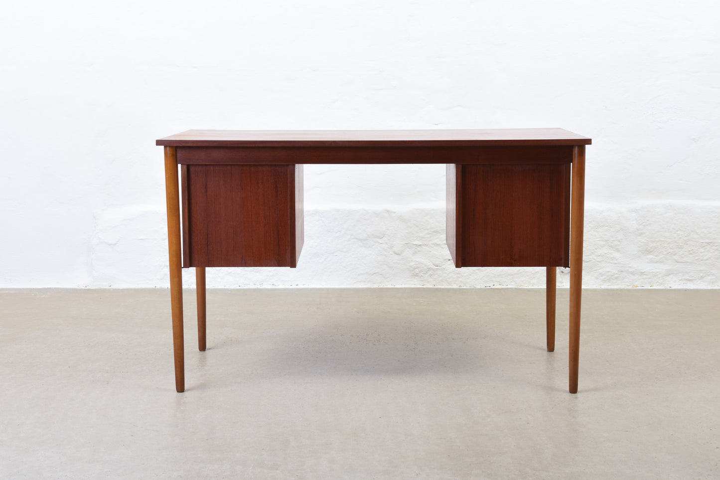 1960s twin pedestal desk in teak - 128L cm