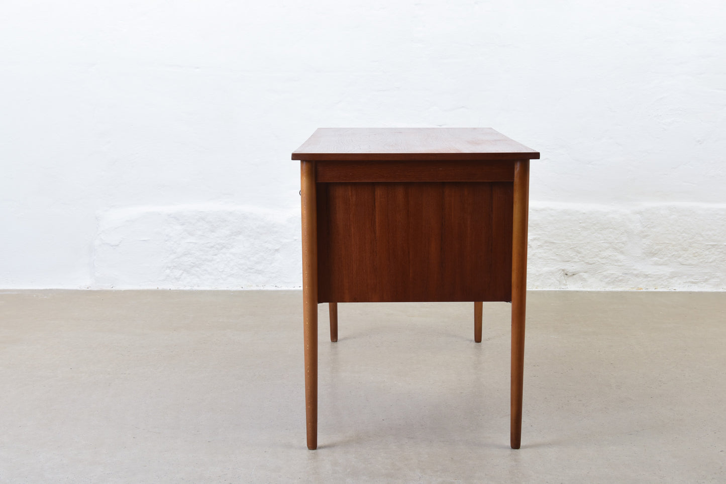 1960s twin pedestal desk in teak - 128L cm