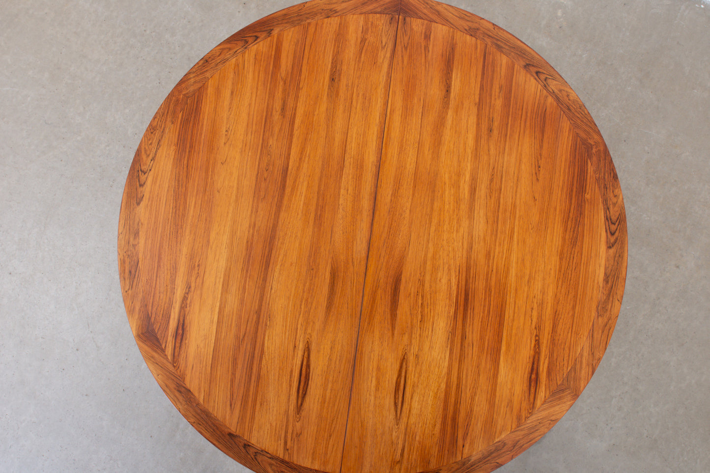 1960s extending circular dining table in rosewood