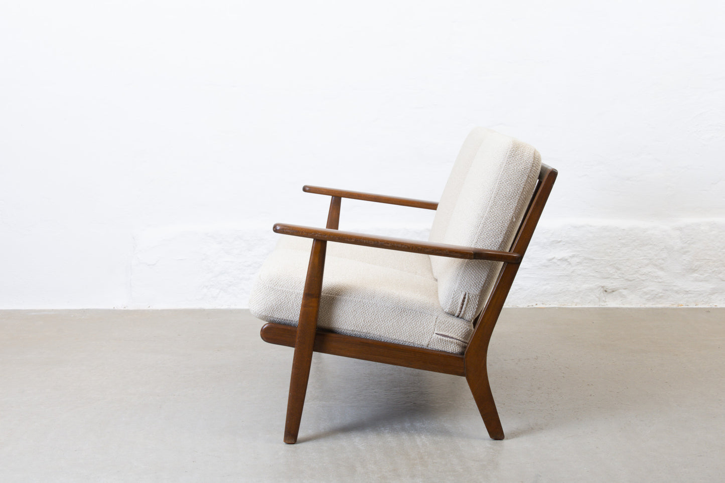 Newly reupholstered: 1950s two seater by Aage Pedersen