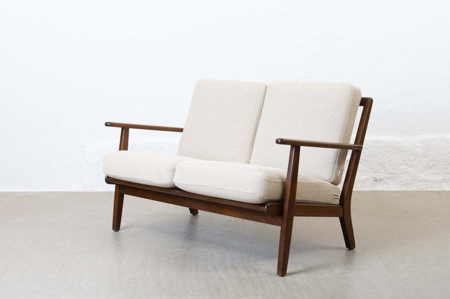 Newly reupholstered: 1950s two seater by Aage Pedersen