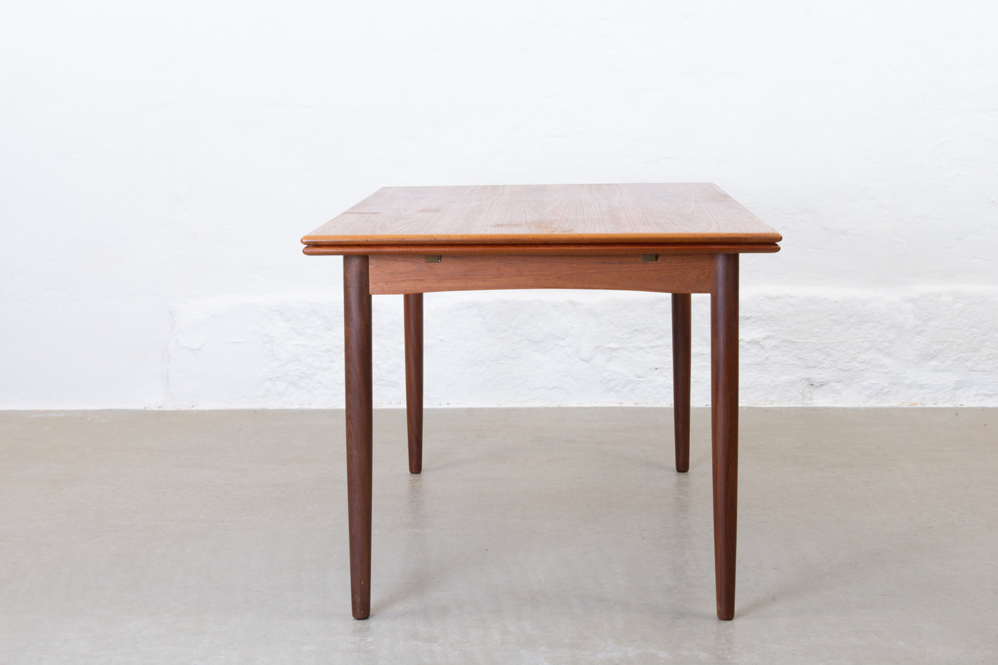 1960s extending dining table in teak - 140L cm