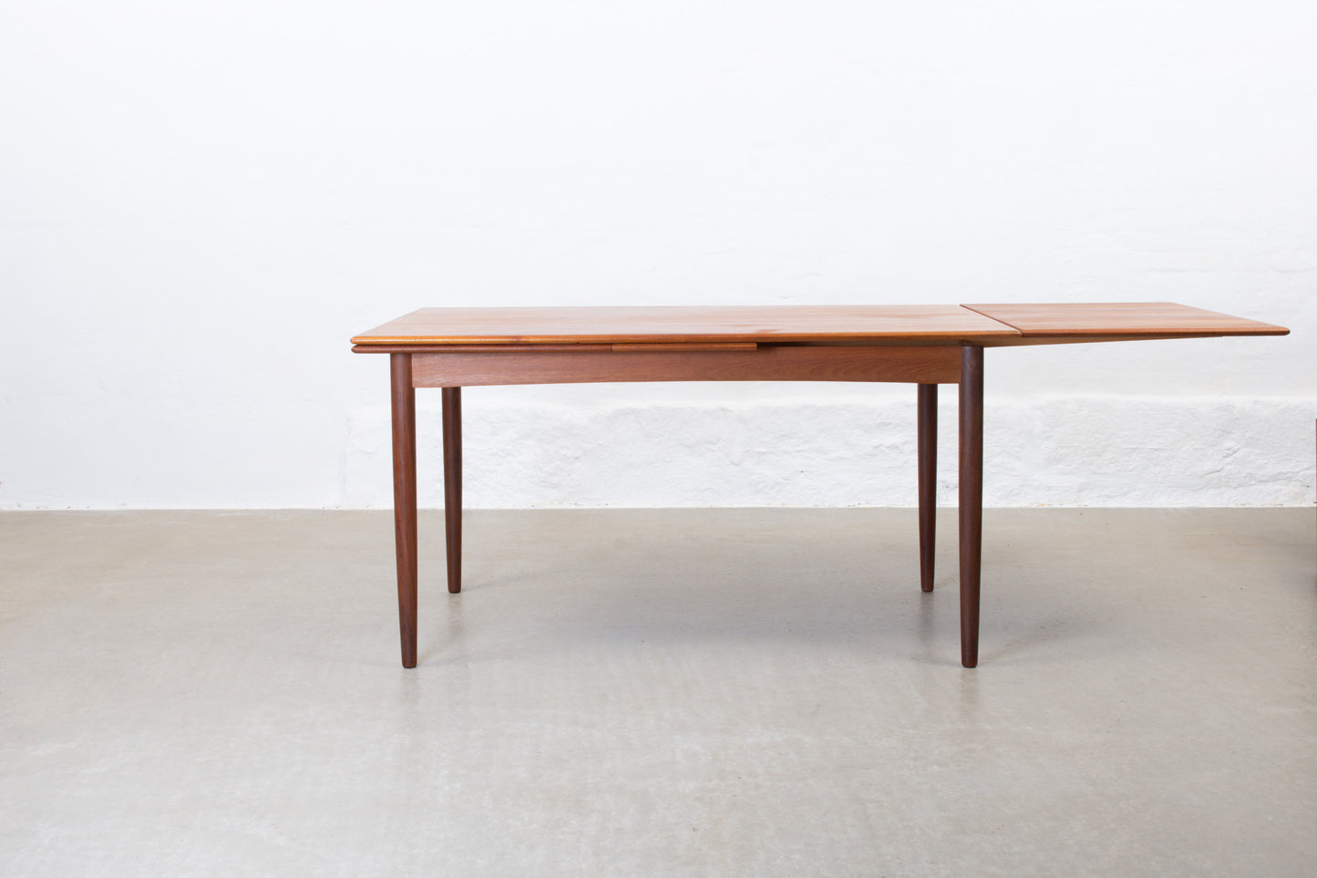 1960s extending dining table in teak - 140L cm