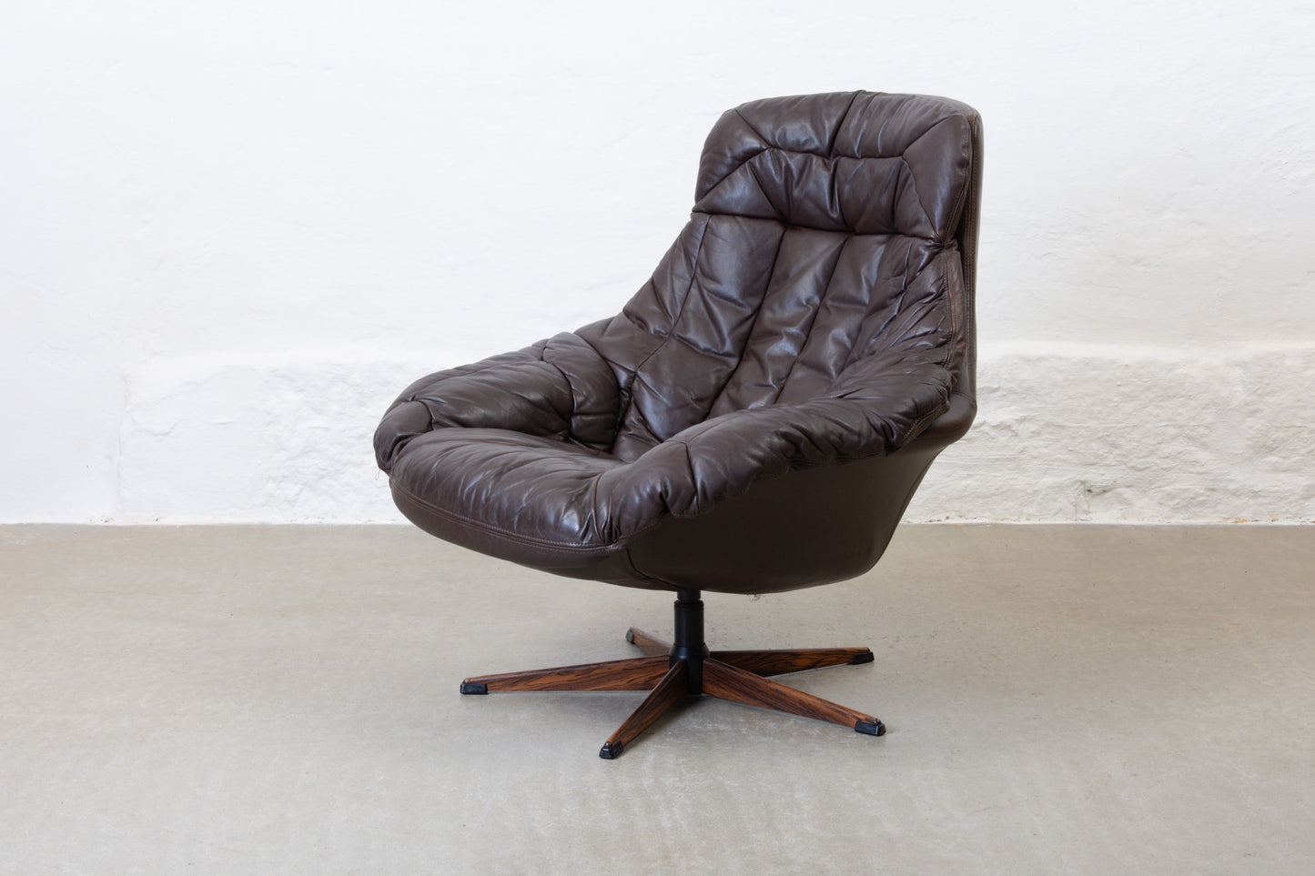 1960s 'Silhouette' swivel chair by H.W. Klein