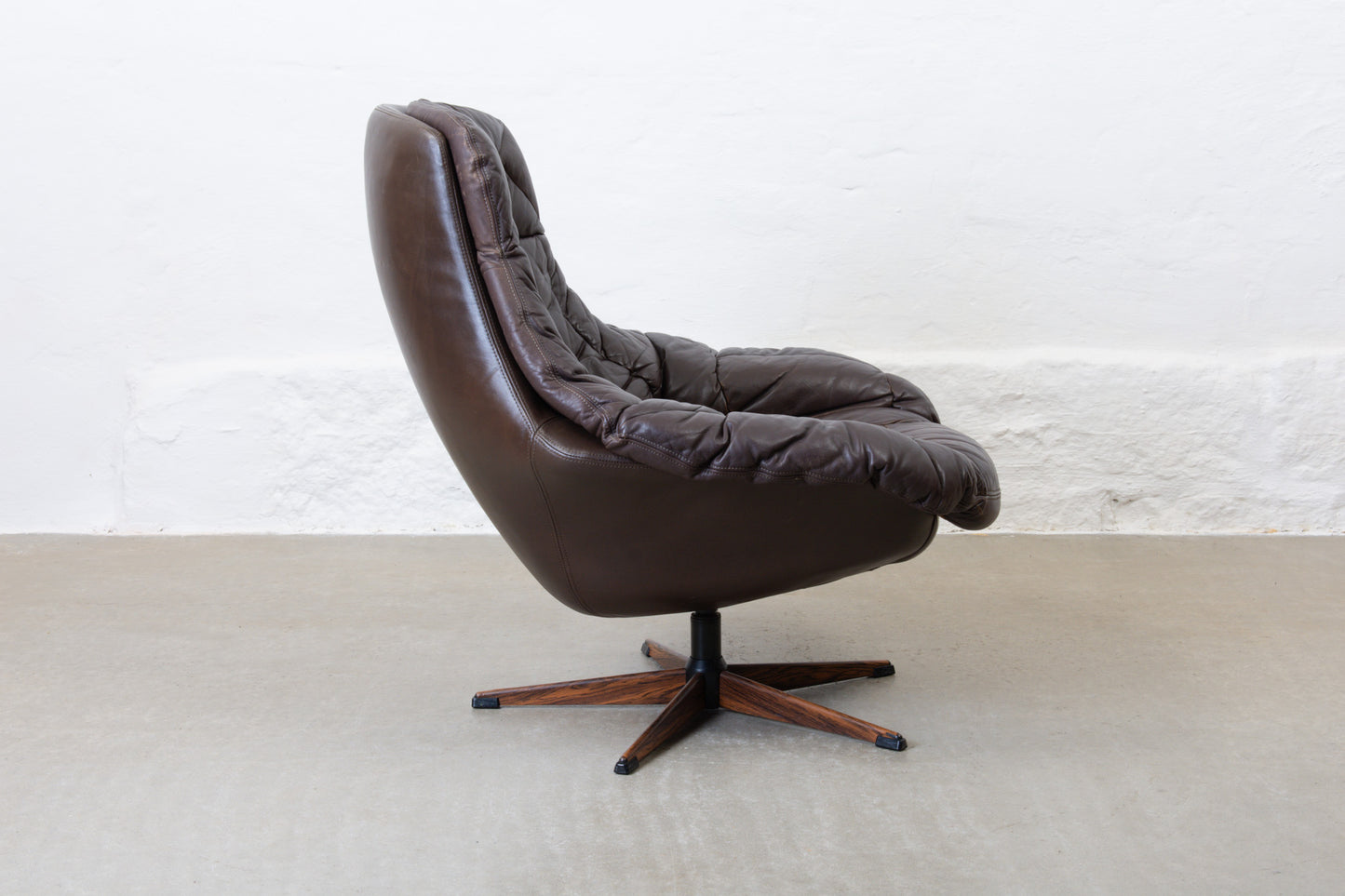 1960s 'Silhouette' swivel chair by H.W. Klein