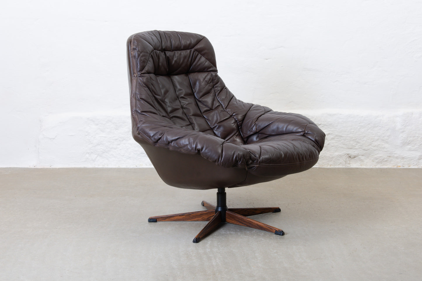 1960s 'Silhouette' swivel chair by H.W. Klein