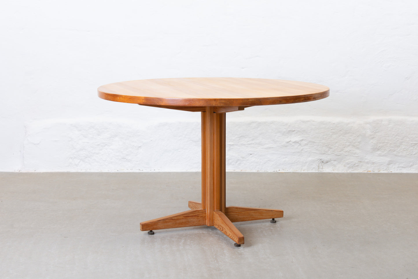 1970s round pine dining table