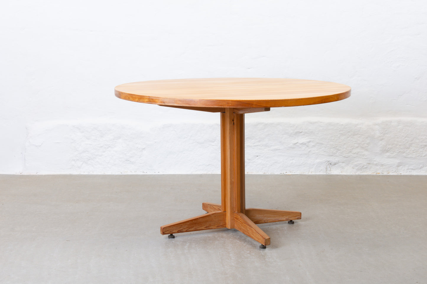 1970s round pine dining table