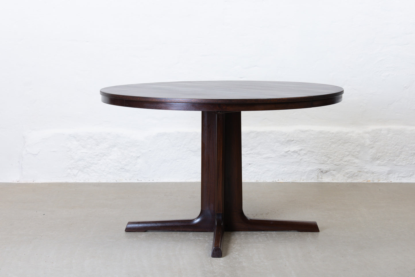 1970s extending dining table in mahogany
