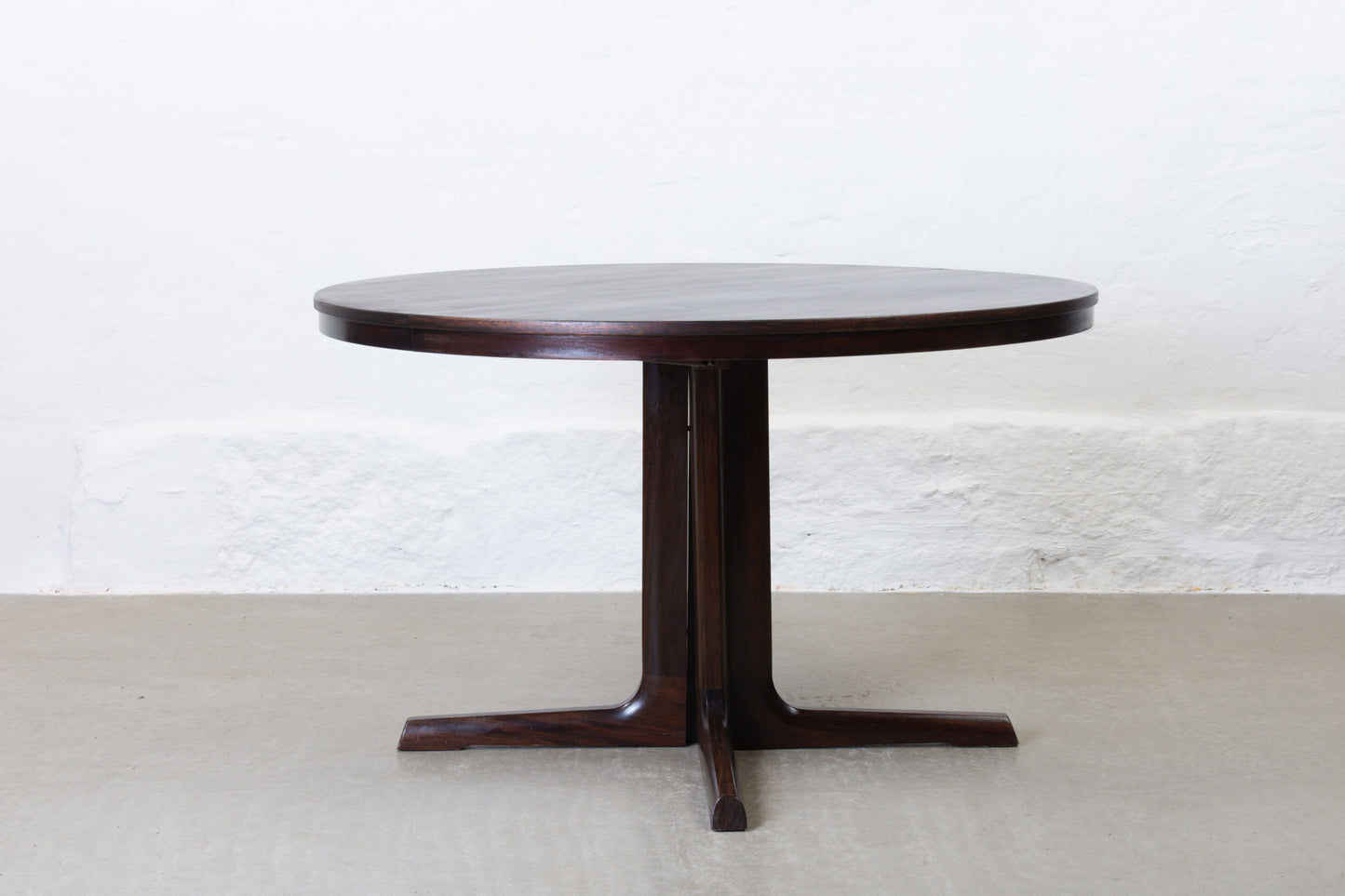1970s extending dining table in mahogany