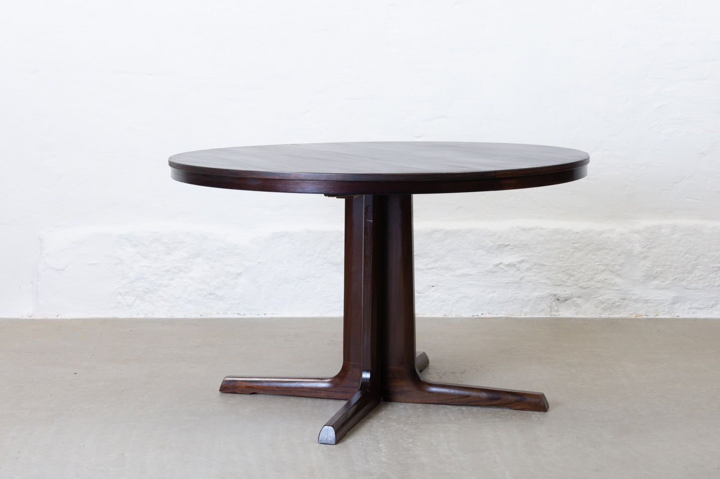 1970s extending dining table in mahogany