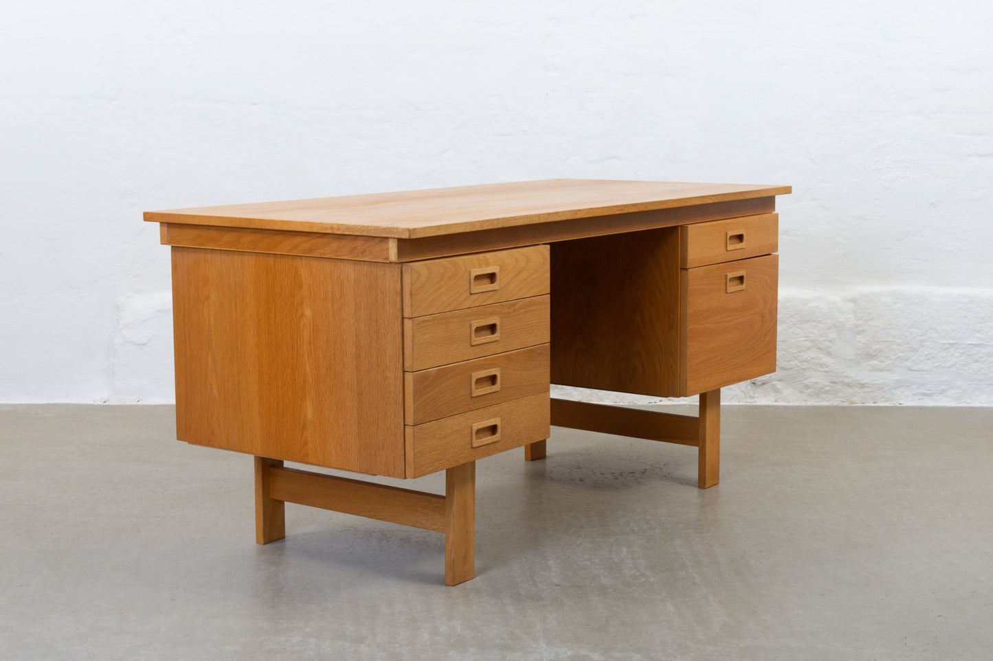 1970s twin pedestal oak desk by Vi-Ma Møbler