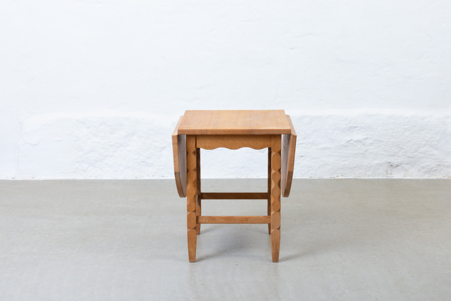 1970s drop leaf side table in oak
