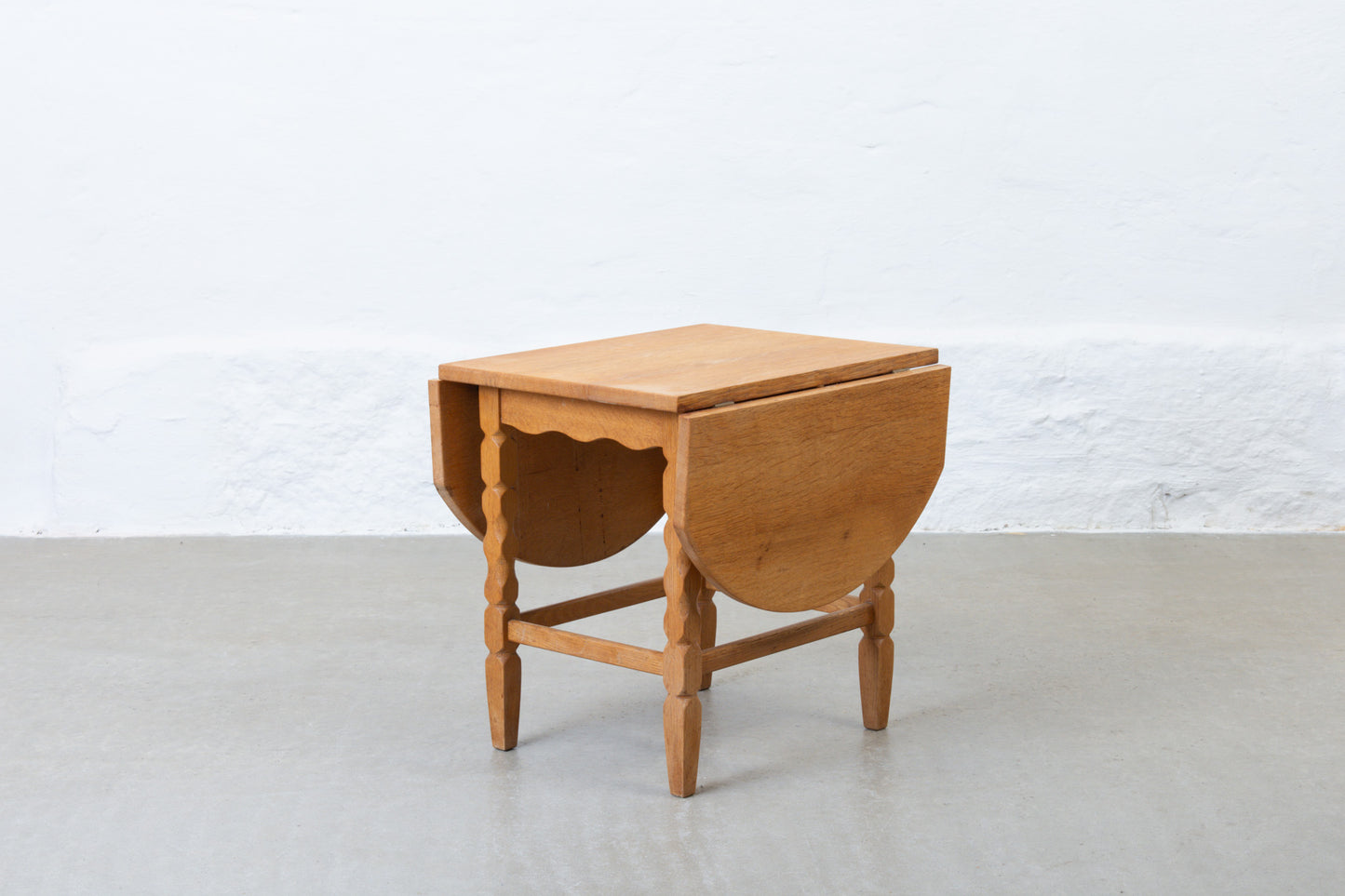 1970s drop leaf side table in oak