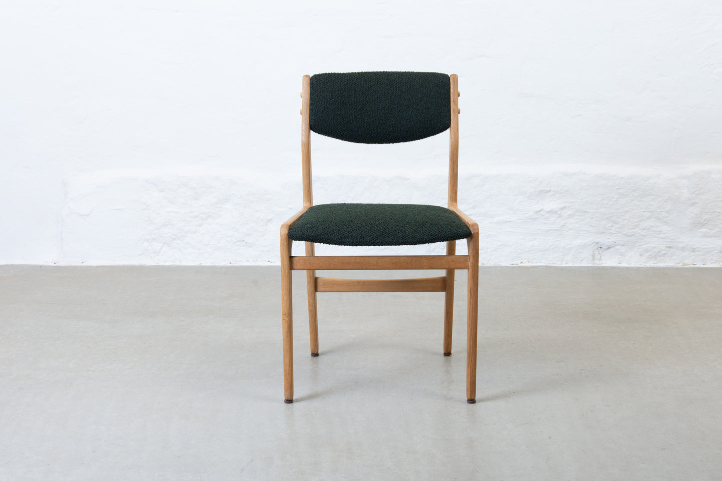 Newly reupholstered: 1950s set of oak chairs by J.C.A. Jensen Møbelfabrik