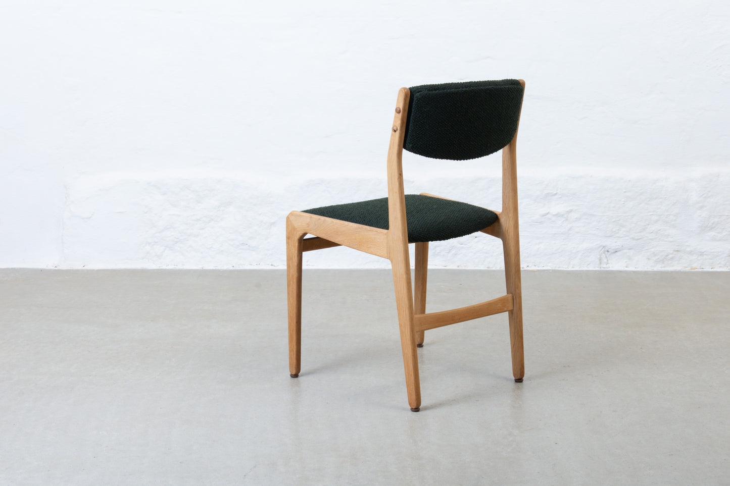 Newly reupholstered: 1950s set of oak chairs by J.C.A. Jensen Møbelfabrik