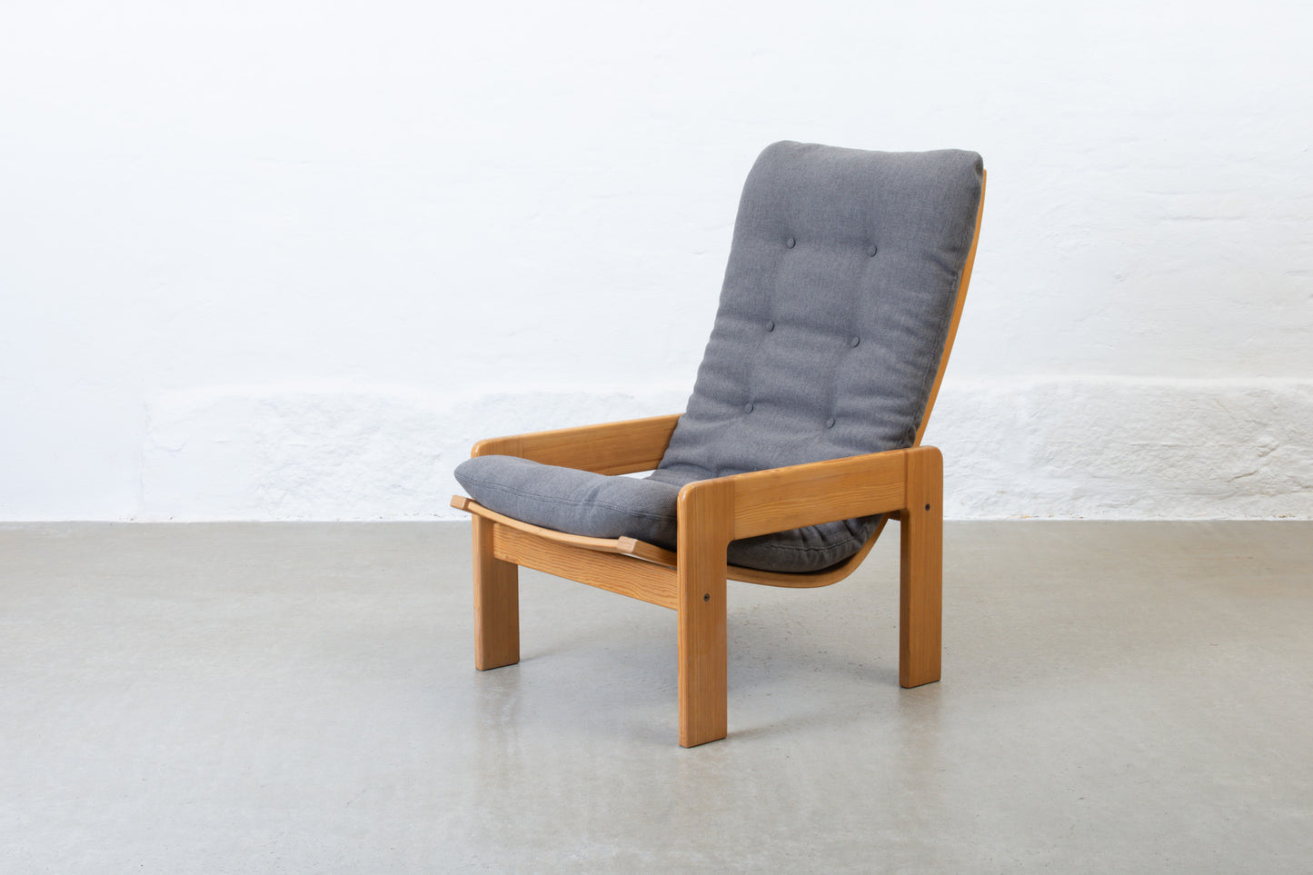 Newly reupholstered: 1970s pine lounger by Yngve Ekström