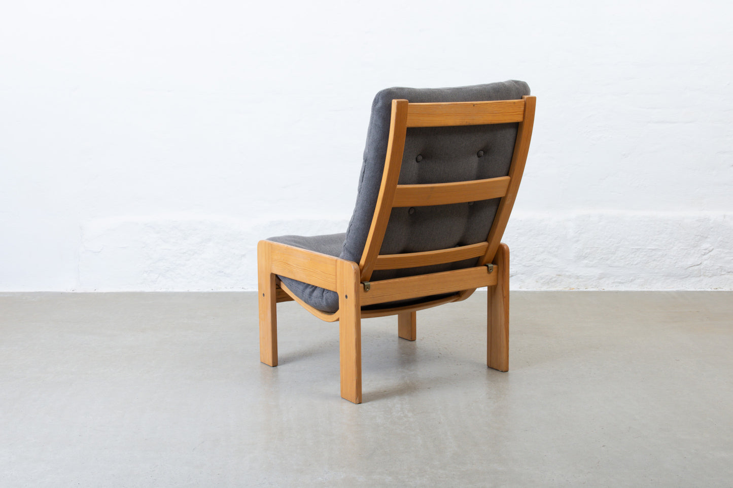 Newly reupholstered: 1970s pine lounger by Yngve Ekström