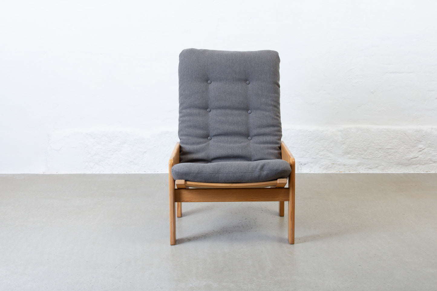Newly reupholstered: 1970s pine lounger by Yngve Ekström