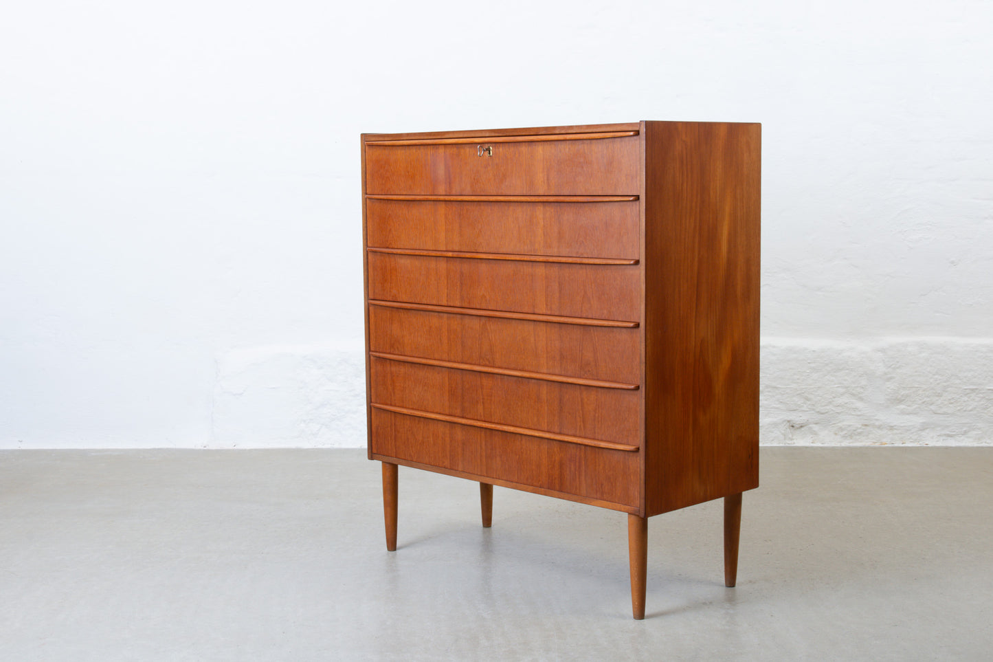 1960s teak chest of drawers - 90W cm