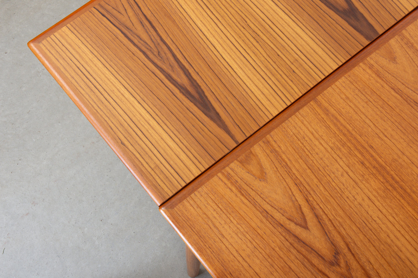 1960s extending dining table in teak - no. 1