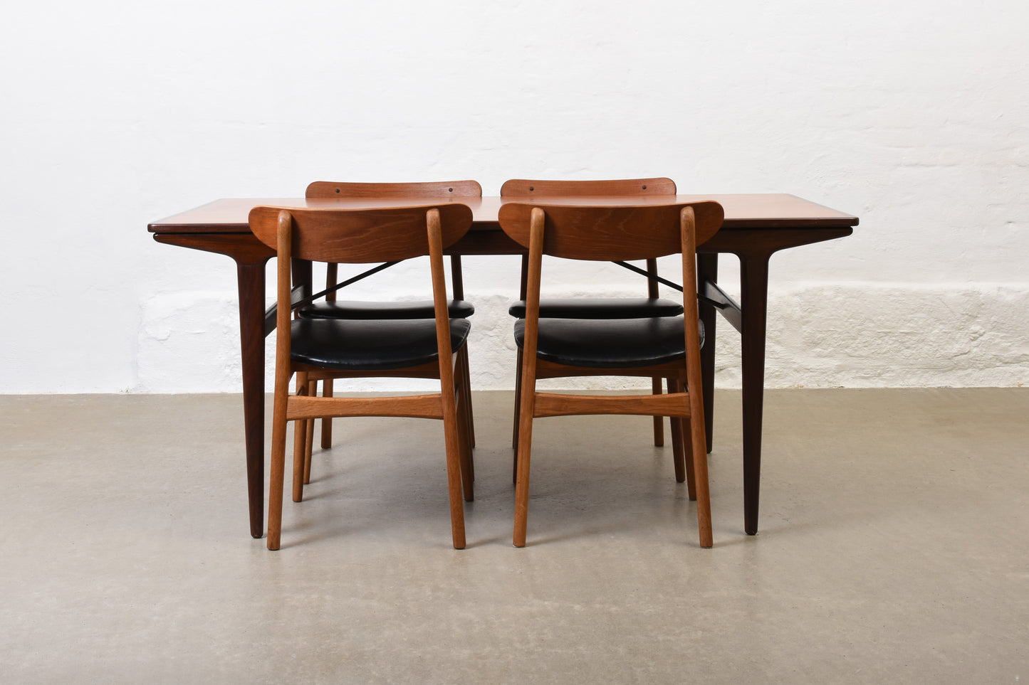 1960s extending dining table in teak by Johannes Andersen