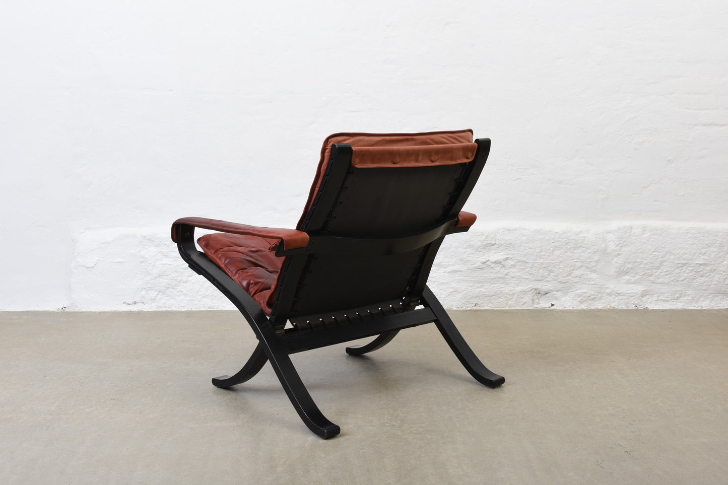 1970s beech + leather lounger by Ingmar Relling - Low back