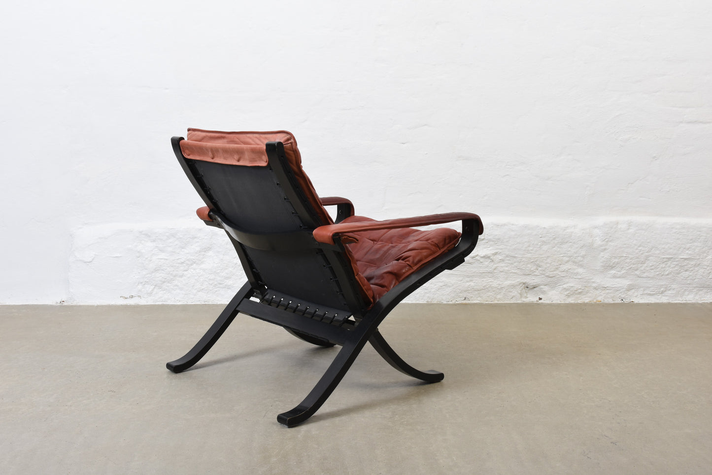 1970s beech + leather lounger by Ingmar Relling - Low back