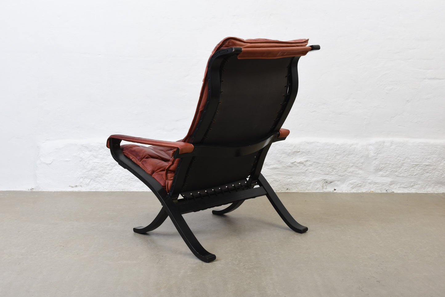1970s beech + leather lounger by Ingmar Relling - High back
