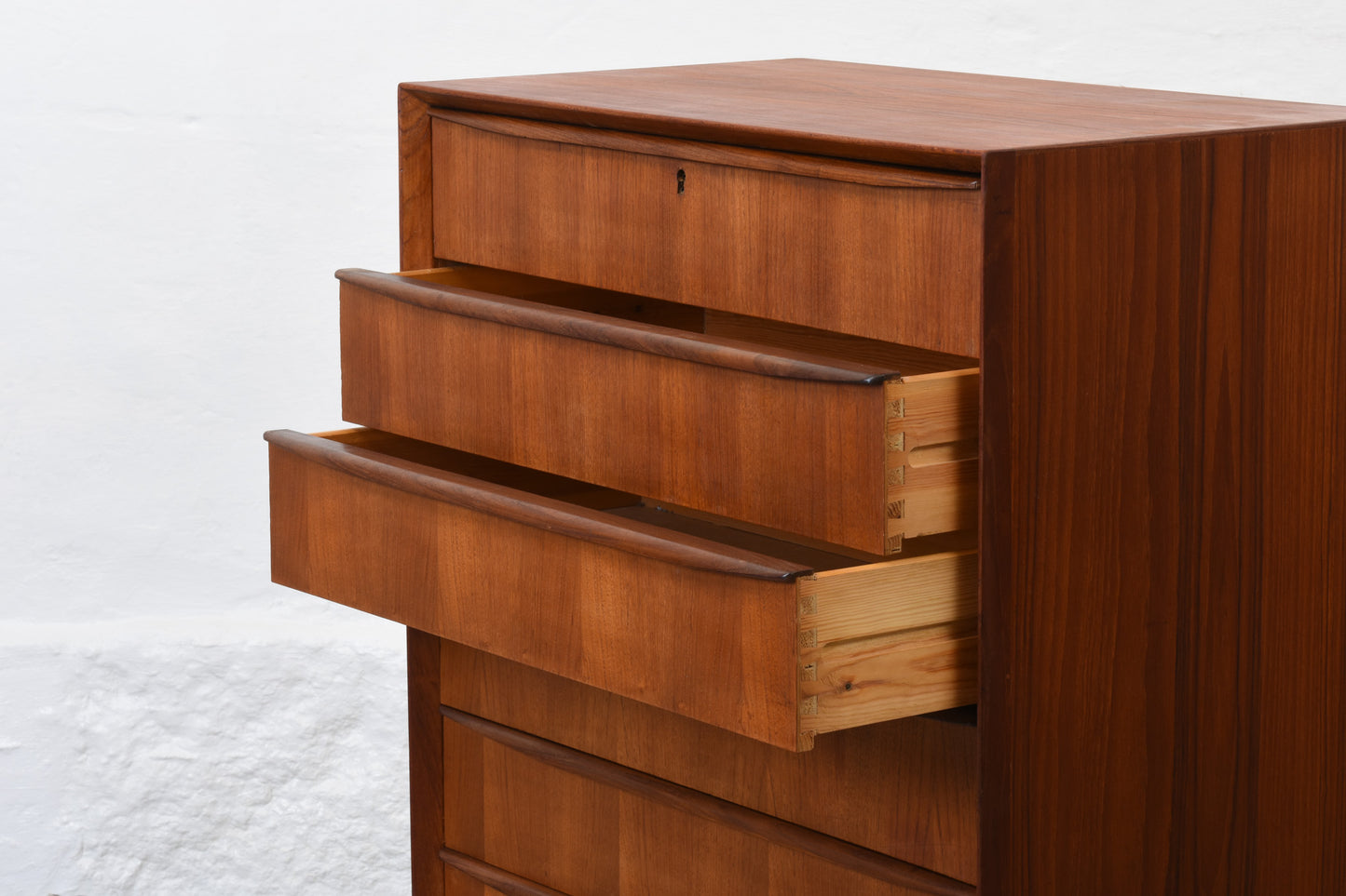 1960s teak chest of drawers with lipped handles no. 1