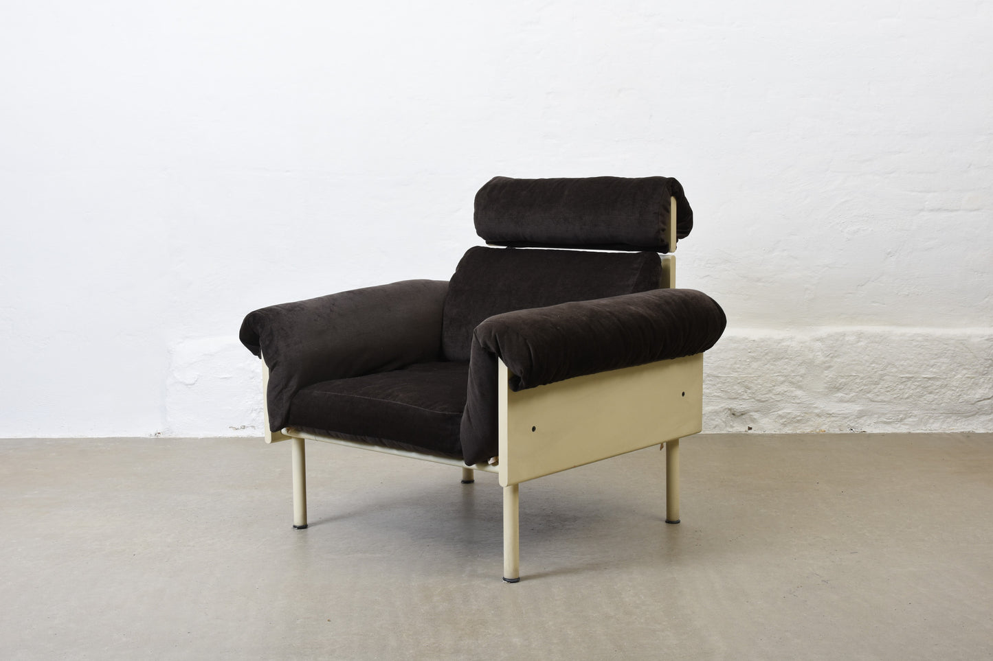 Newly reupholstered: 1960s lounger by Yrjö Kukkapuro