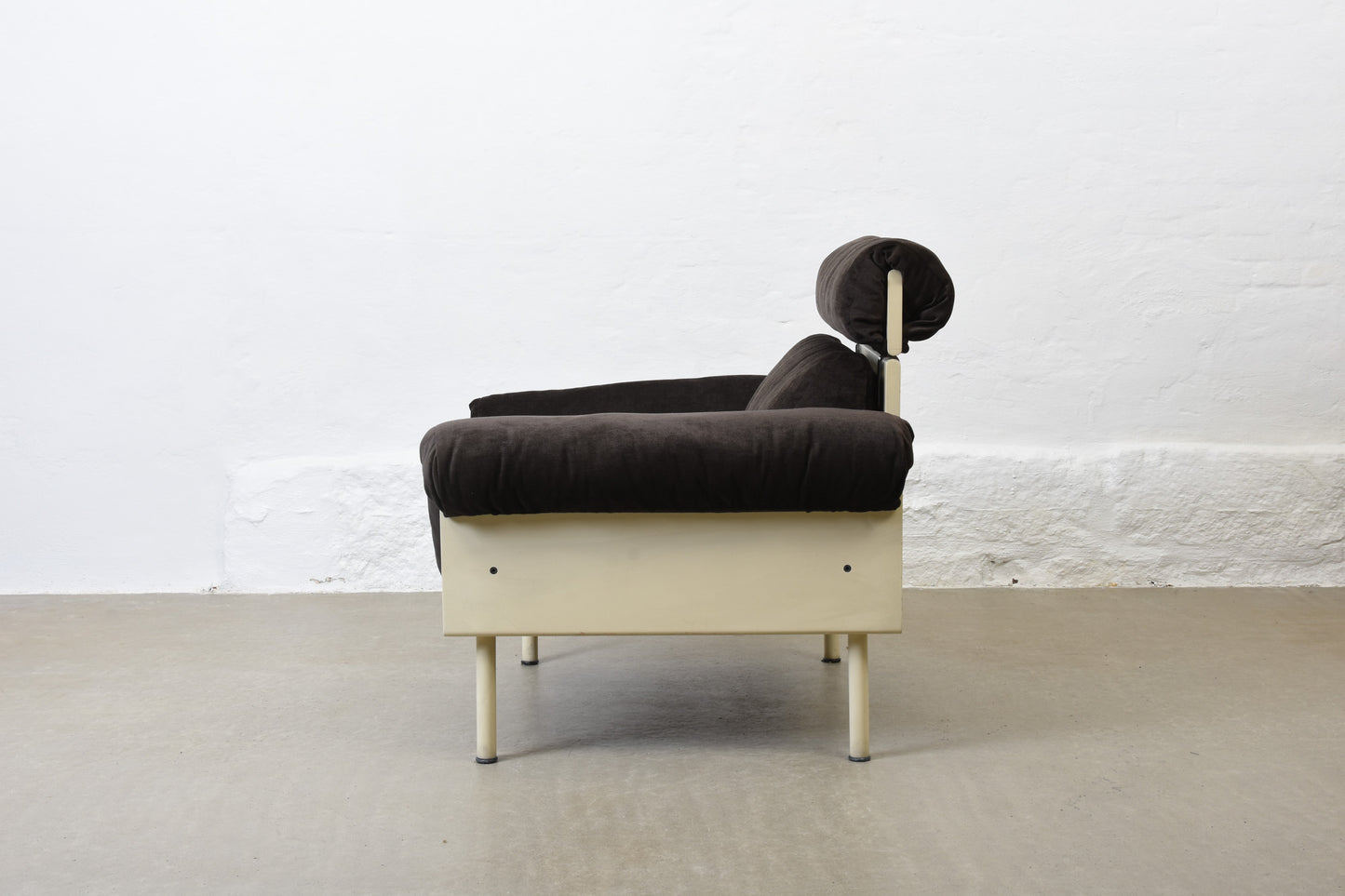 Newly reupholstered: 1960s lounger by Yrjö Kukkapuro