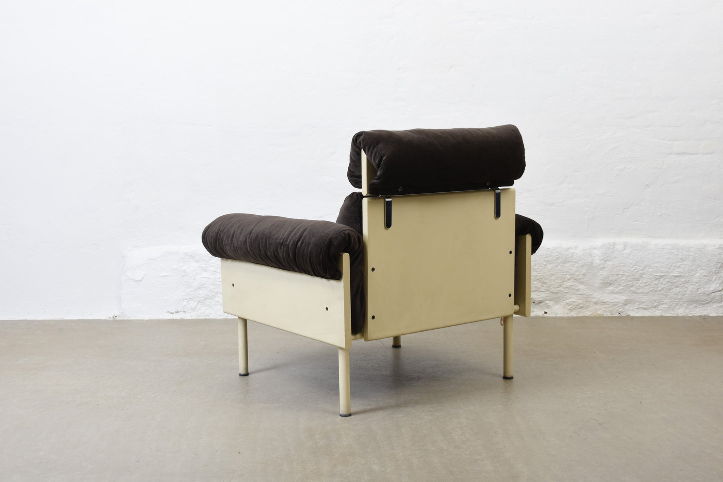 Newly reupholstered: 1960s lounger by Yrjö Kukkapuro