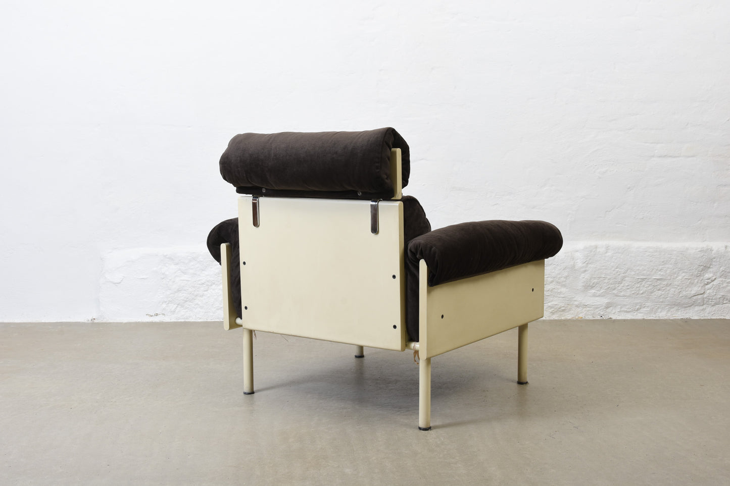 Newly reupholstered: 1960s lounger by Yrjö Kukkapuro