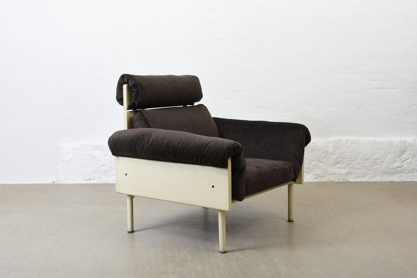 Newly reupholstered: 1960s lounger by Yrjö Kukkapuro