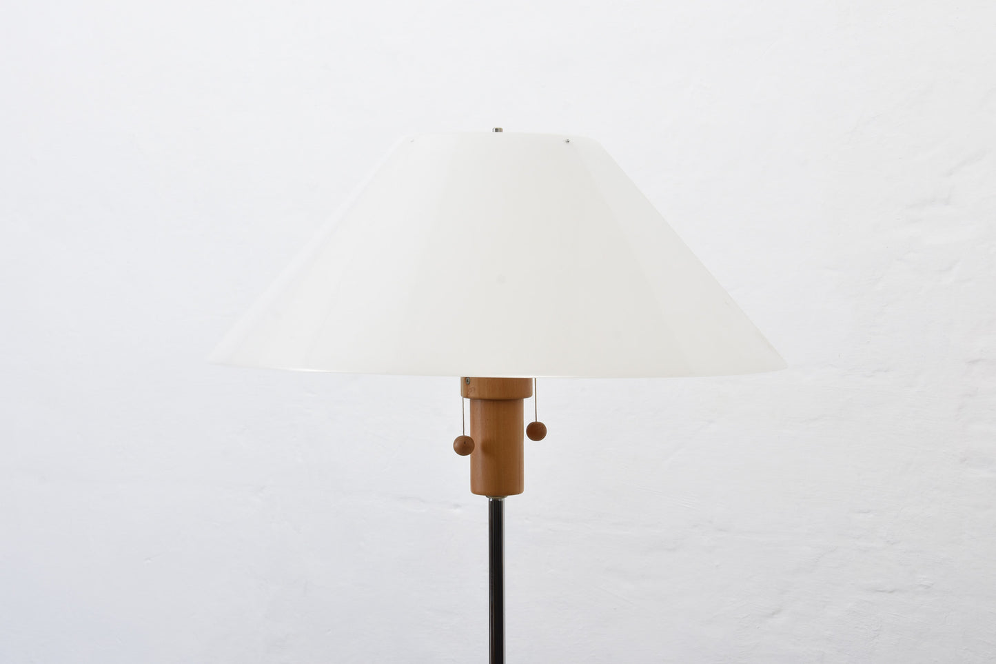 Beech + acrylic floor lamp by Ateljé Lyktan