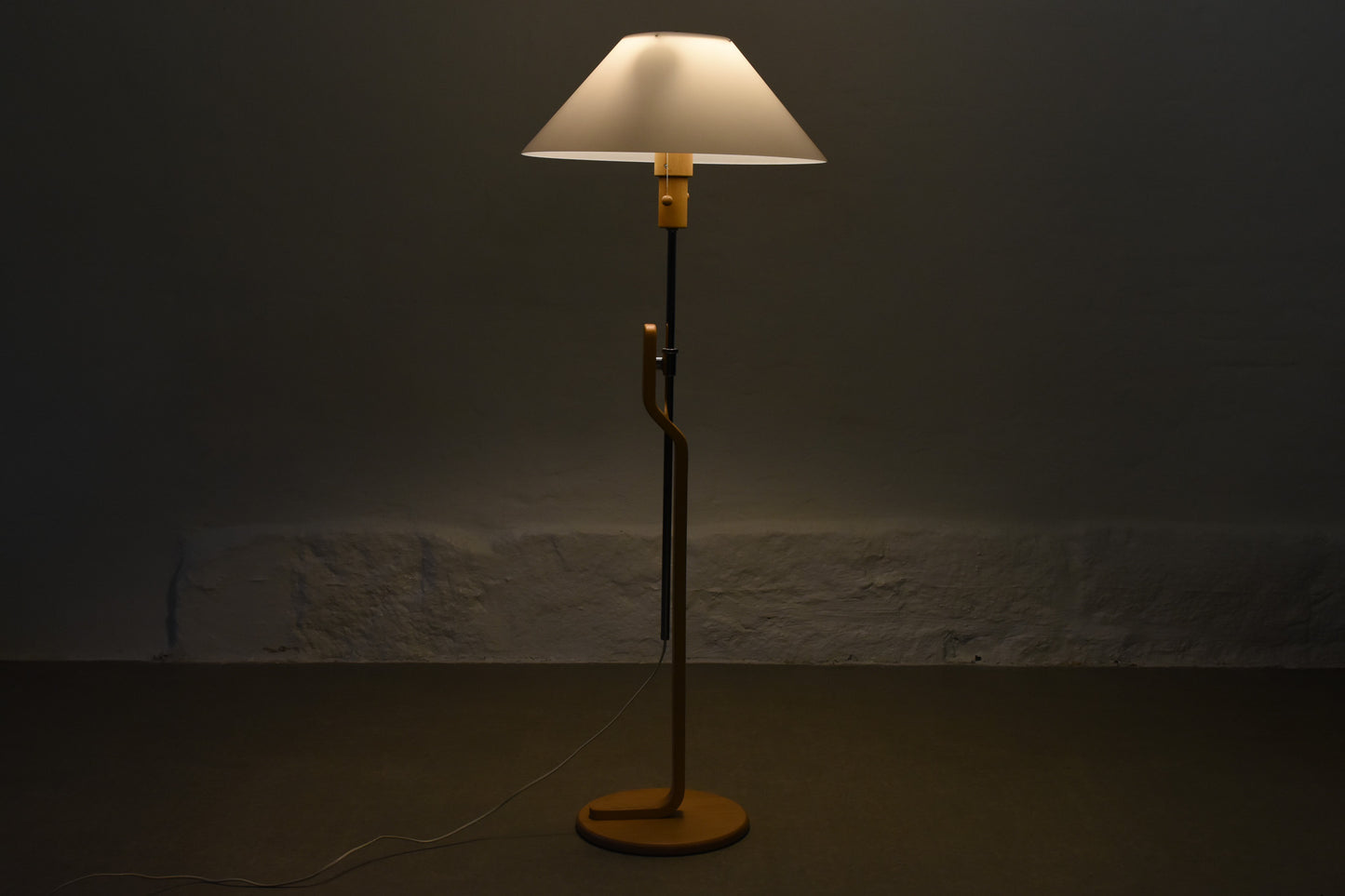 Beech + acrylic floor lamp by Ateljé Lyktan