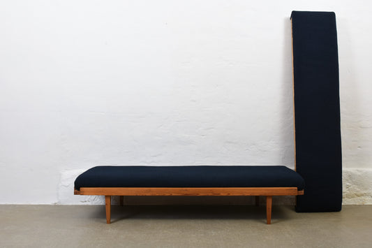 Newly reupholstered: 1960s day bed by Horsnæs Møbelfabrik