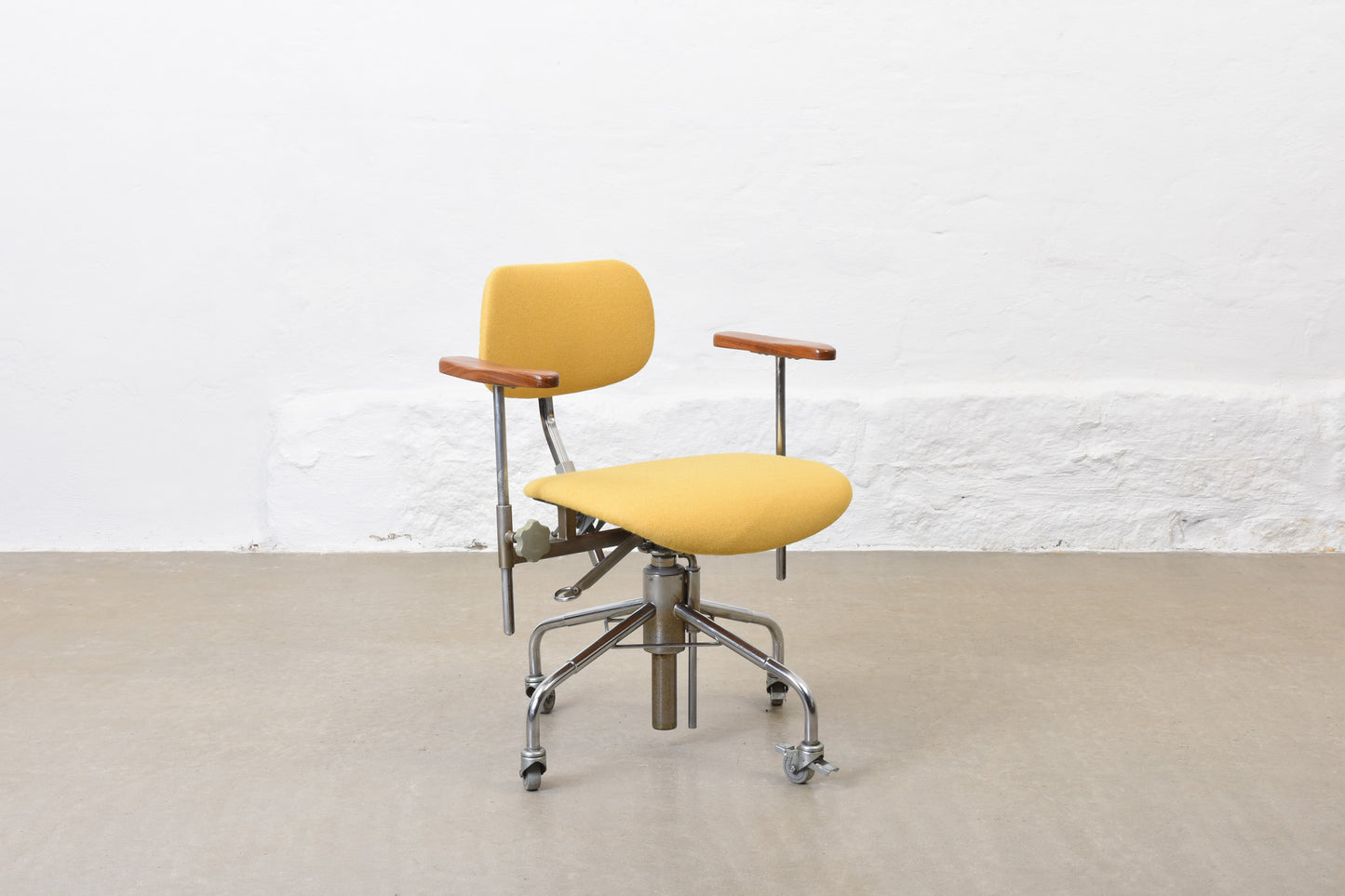 Newly reupholstered: 1960s task chair by Labofa
