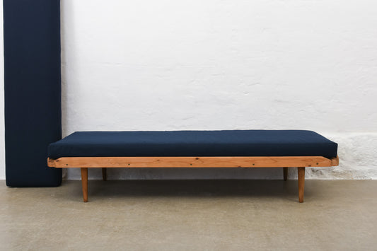 Newly reupholstered: 1960s day bed by Horsnæs Møbelfabrik