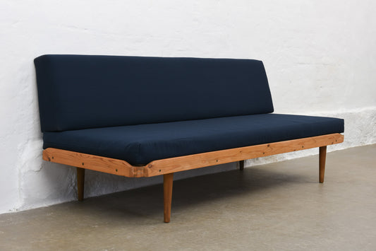 Newly reupholstered: 1960s day bed by Horsnæs Møbelfabrik