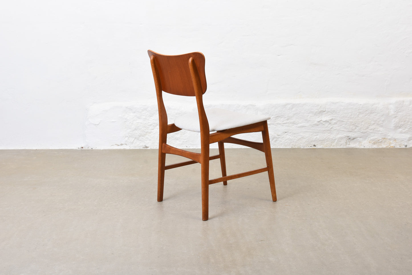 Newly reupholstered: Set of 1950s chairs in teak + oak