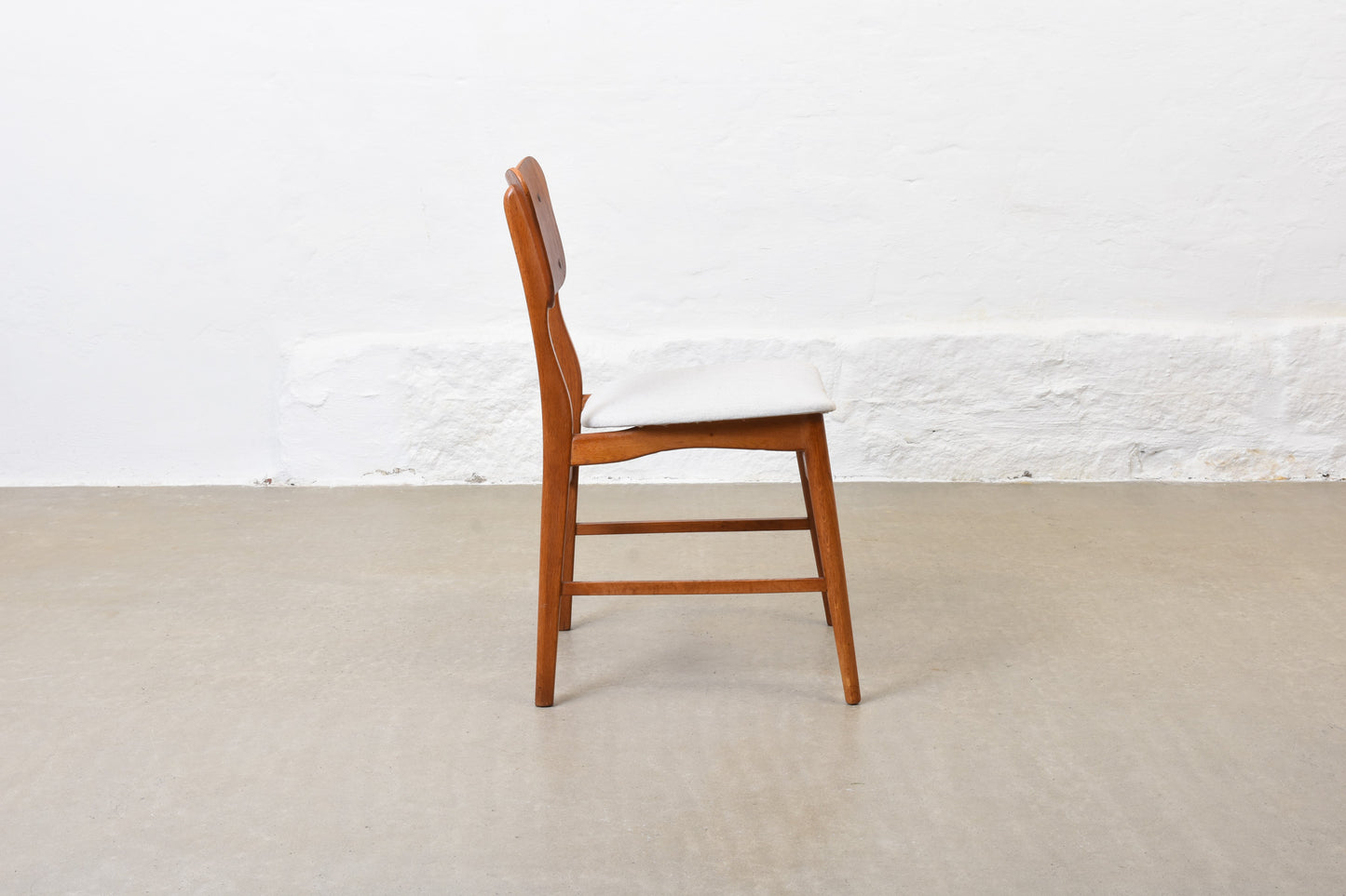 Newly reupholstered: Set of 1950s chairs in teak + oak