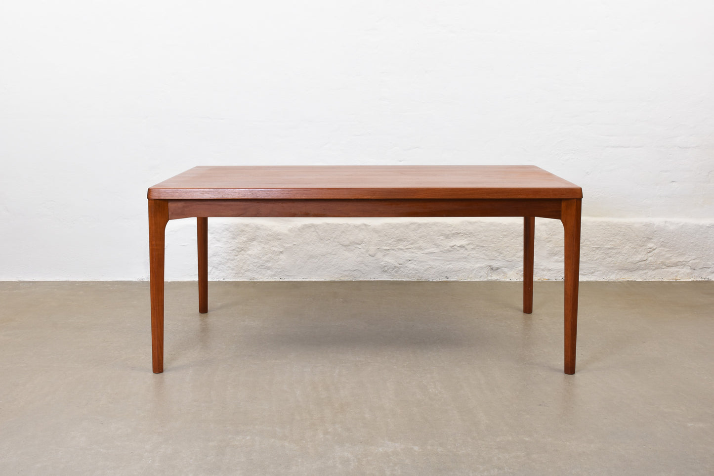 1960s extending dining table in teak by Henning Kjærnulf