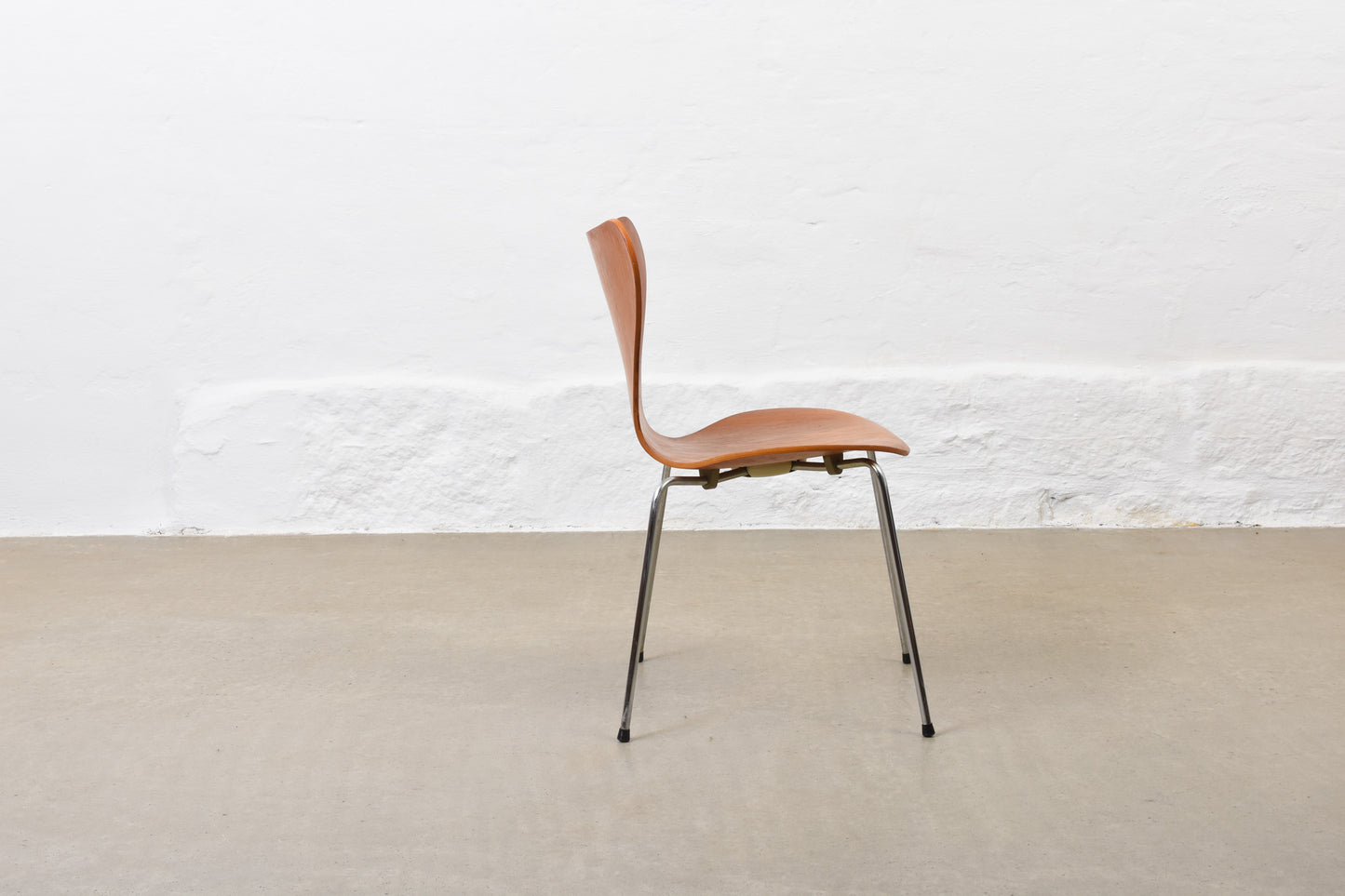 Series 7 chair in oak by Arne Jacobsen