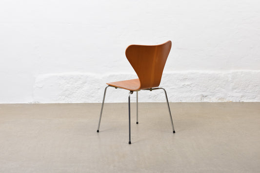 Series 7 chair in oak by Arne Jacobsen