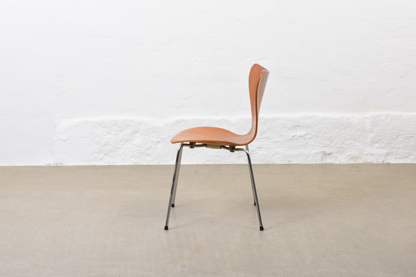 Series 7 chair in oak by Arne Jacobsen