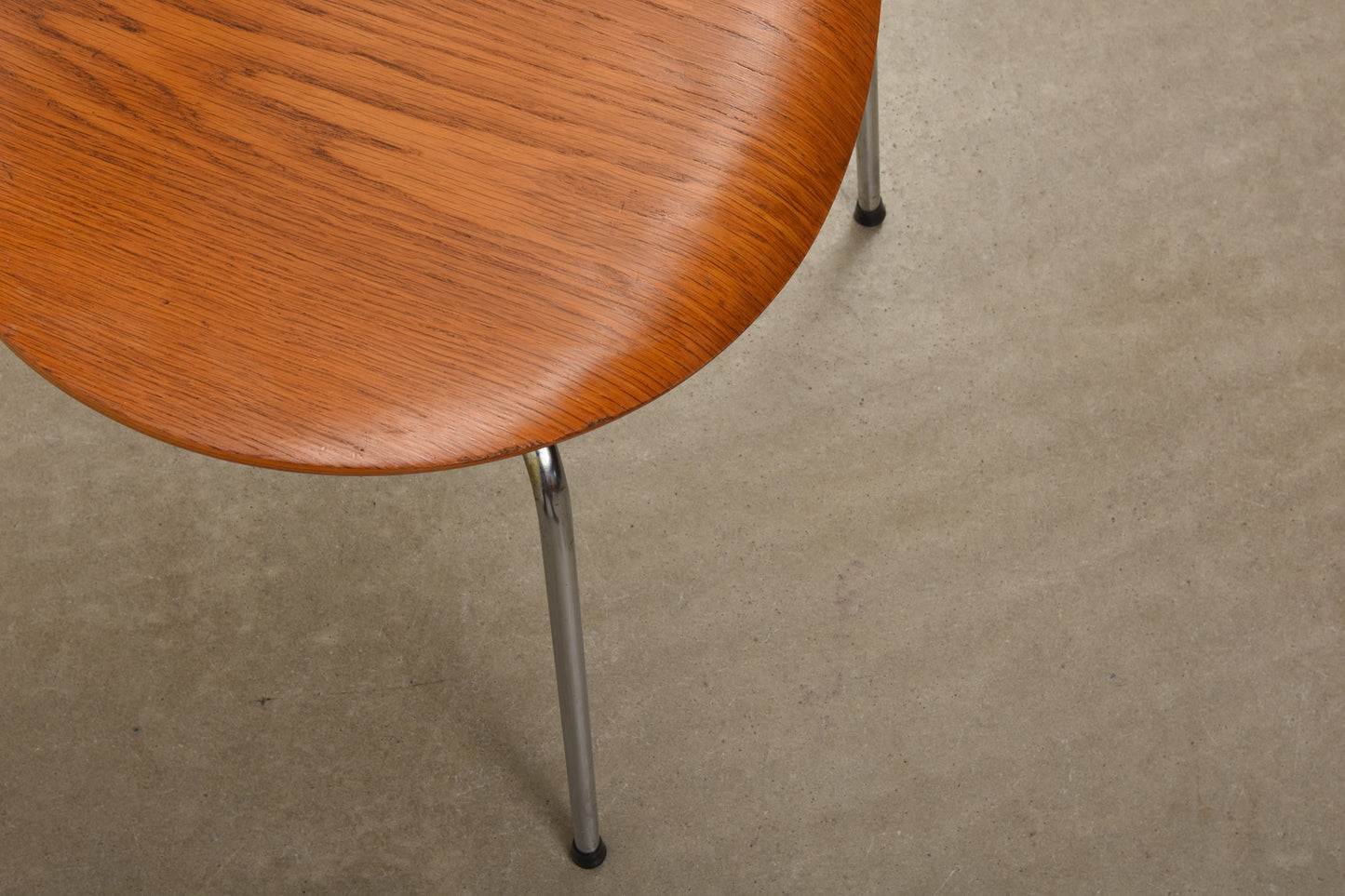 Series 7 chair in oak by Arne Jacobsen