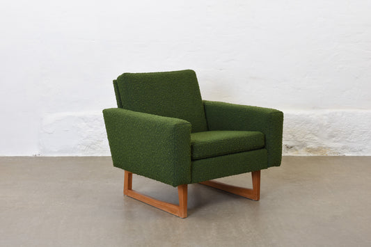 Newly reupholstered: 1960s bouclé wool lounger on sleigh legs