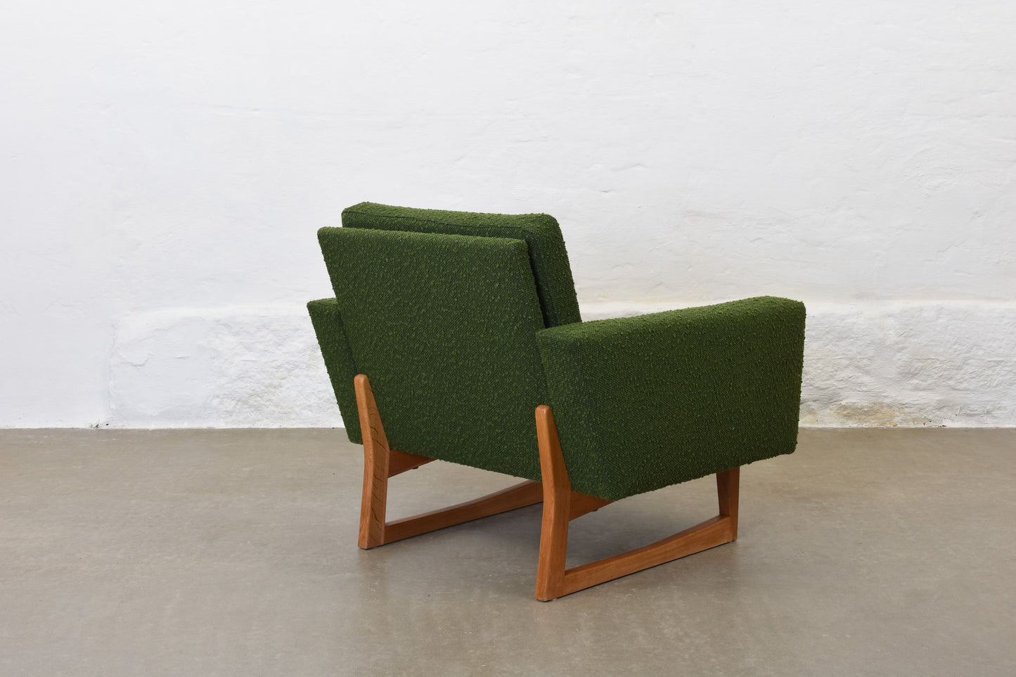 Newly reupholstered: 1960s bouclé wool lounger on sleigh legs